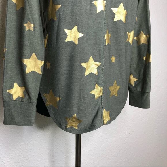 Chaser green and gold star print knit top size Medium - Picture 8 of 15